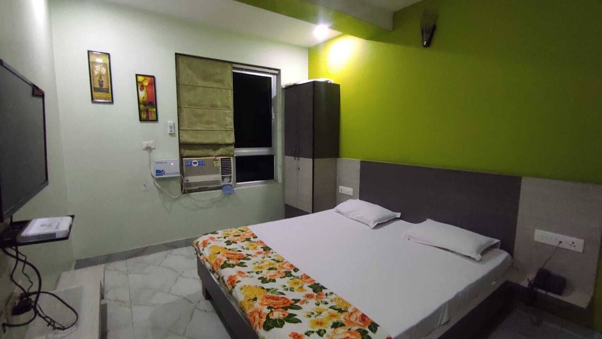 Gopalbari Hotel | Budget Comfy stay near Rail-station Jaipur @ city heart