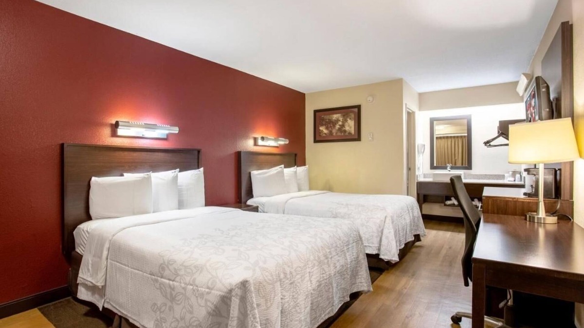 Linthicum Heights House | Budget-Friendly Room Near BWI – Free Shuttle Service and Coffee