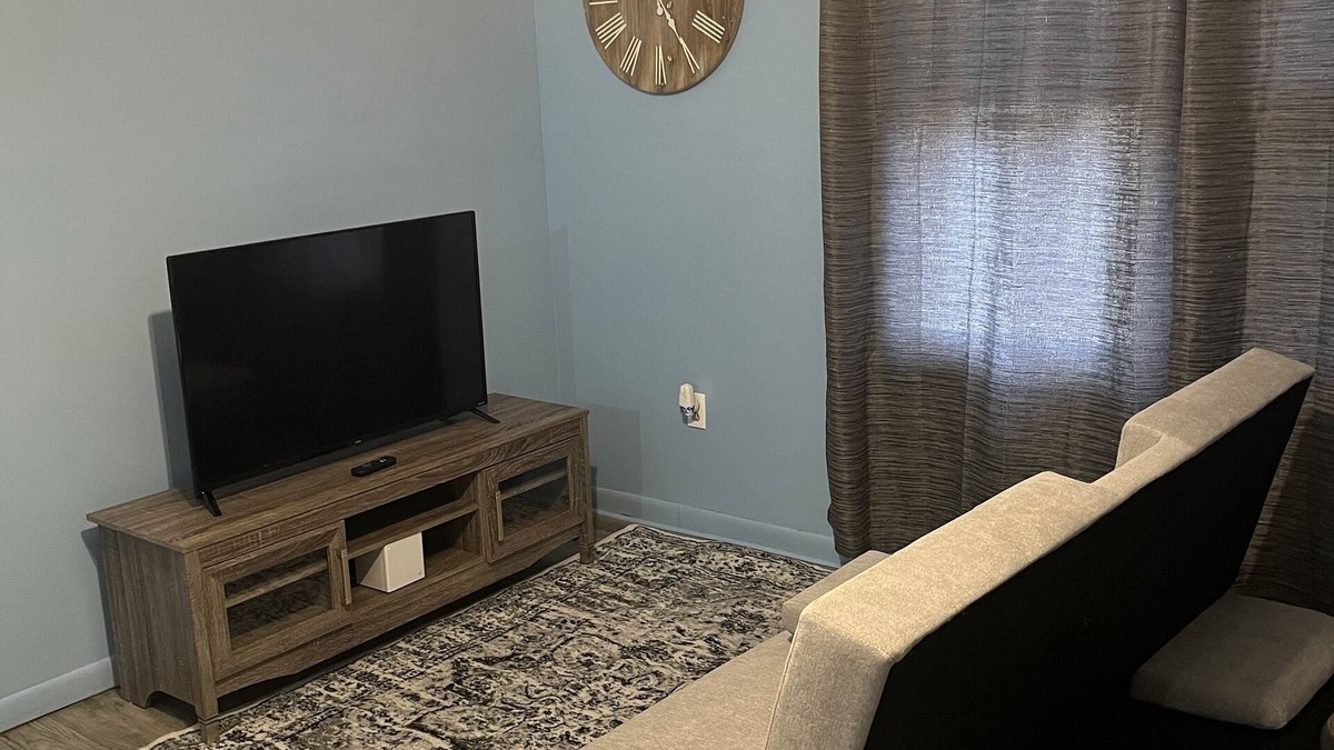 Decatur House | Budget Friendly, long terms welcome, Decatur central