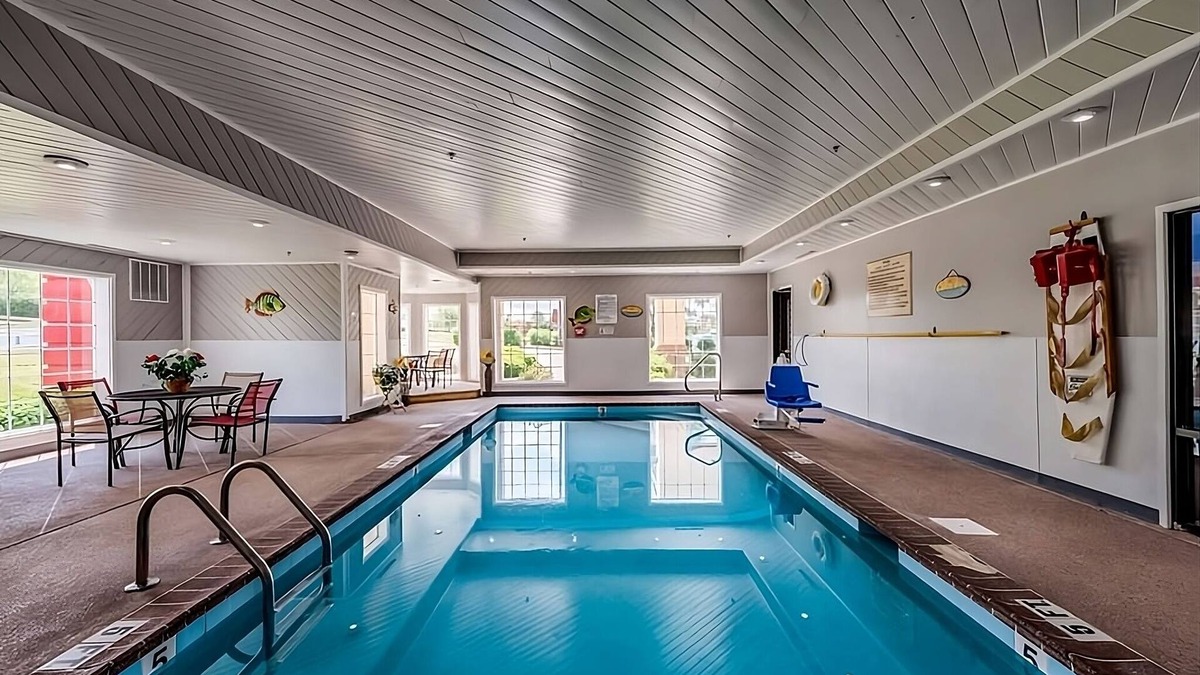 Lexington Hotel | Budget-Friendly Property, Free Breakfast, Onsite Pool, Free Parking