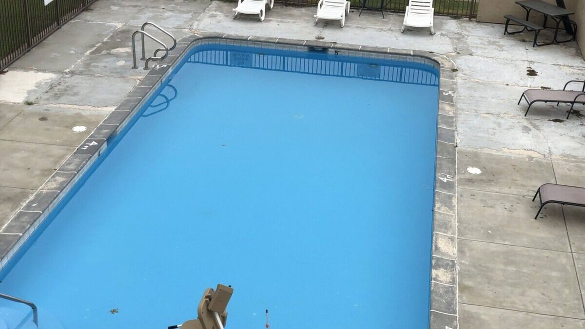 West Memphis Hotel | Budget-Friendly Room with All You Need for a Comfy Memphis Visit | Free Parking