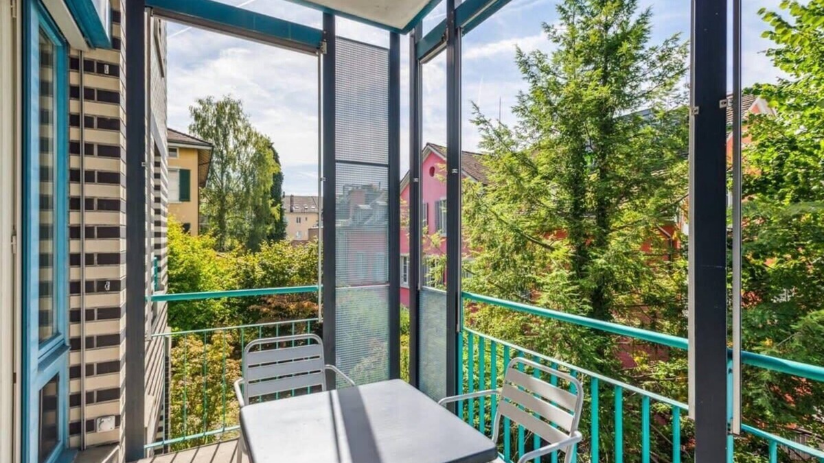 Hottingen Apartment | Budget-Friendly & Roomy: Zurich Apartment