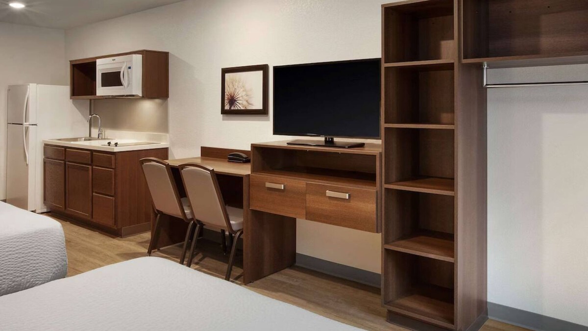 Greenbelt Hotel | Budget-Friendly Space Close to DC Monuments + Walk to Beltway Plaza Mall