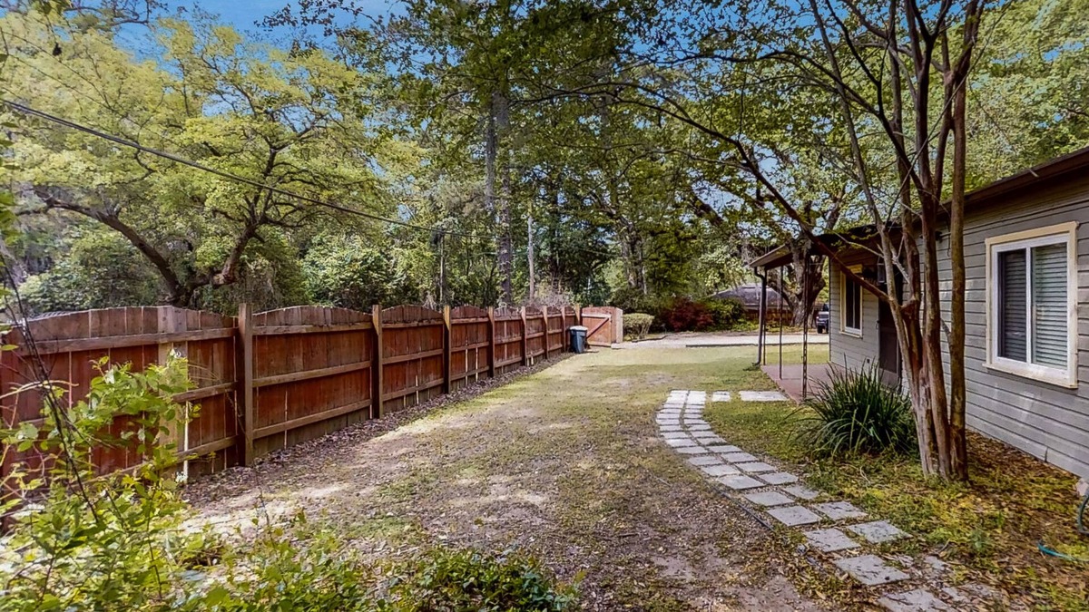 Tallahassee Apartment | Budget-friendly studio near downtown Tallahassee with washer/dryer, WiFi & AC
