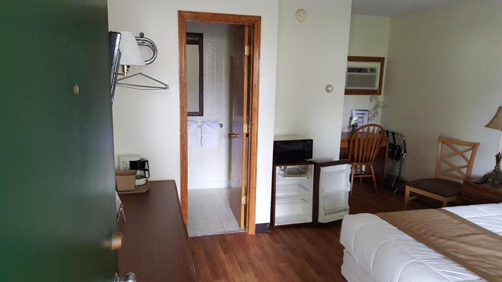 Detroit Lakes Hotel | Budget Host Inn