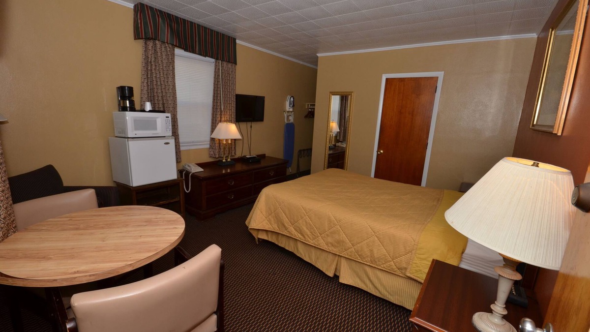 New Berlinville Hotel | Budget Host Mel-Dor Motel