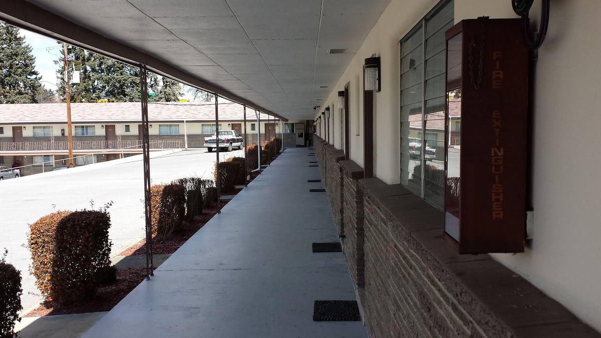 Bedford Hotel | Budget Host Midway Inn