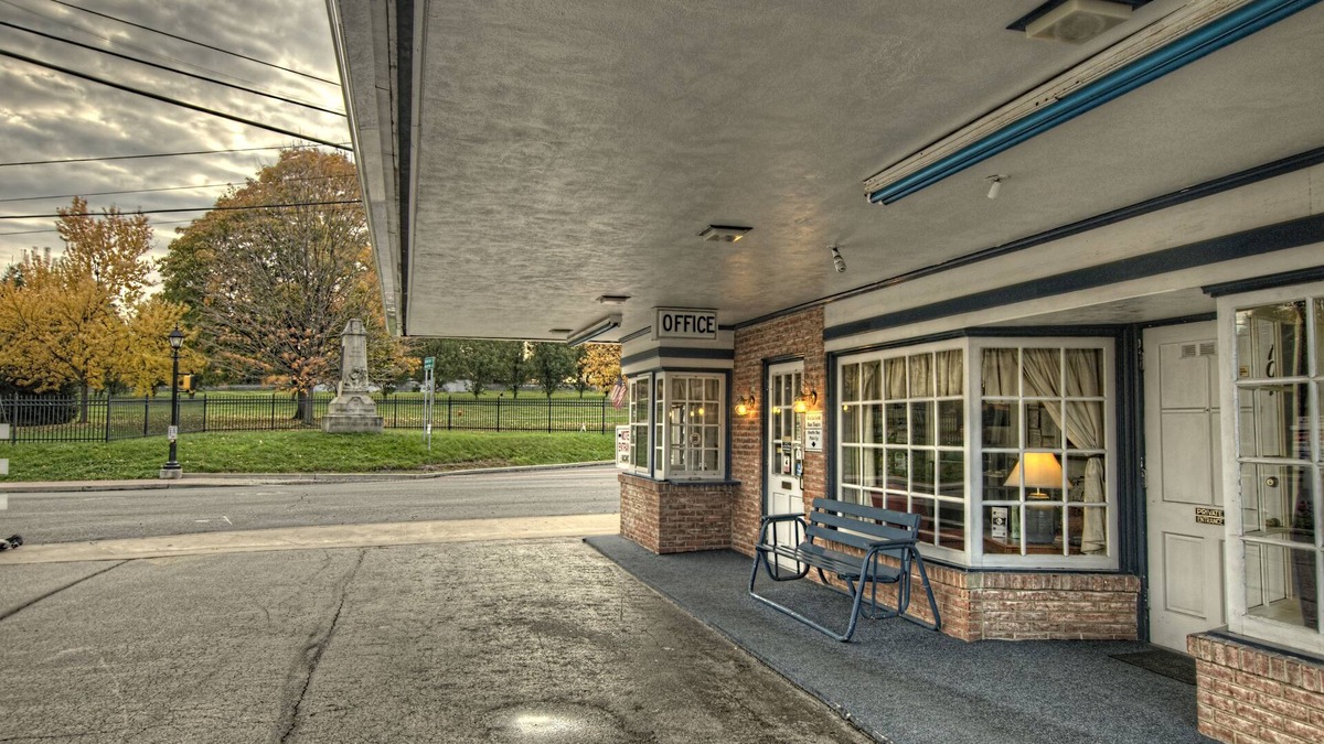 Gettysburg Hotel | Budget Host Three Crowns Motor Lodge