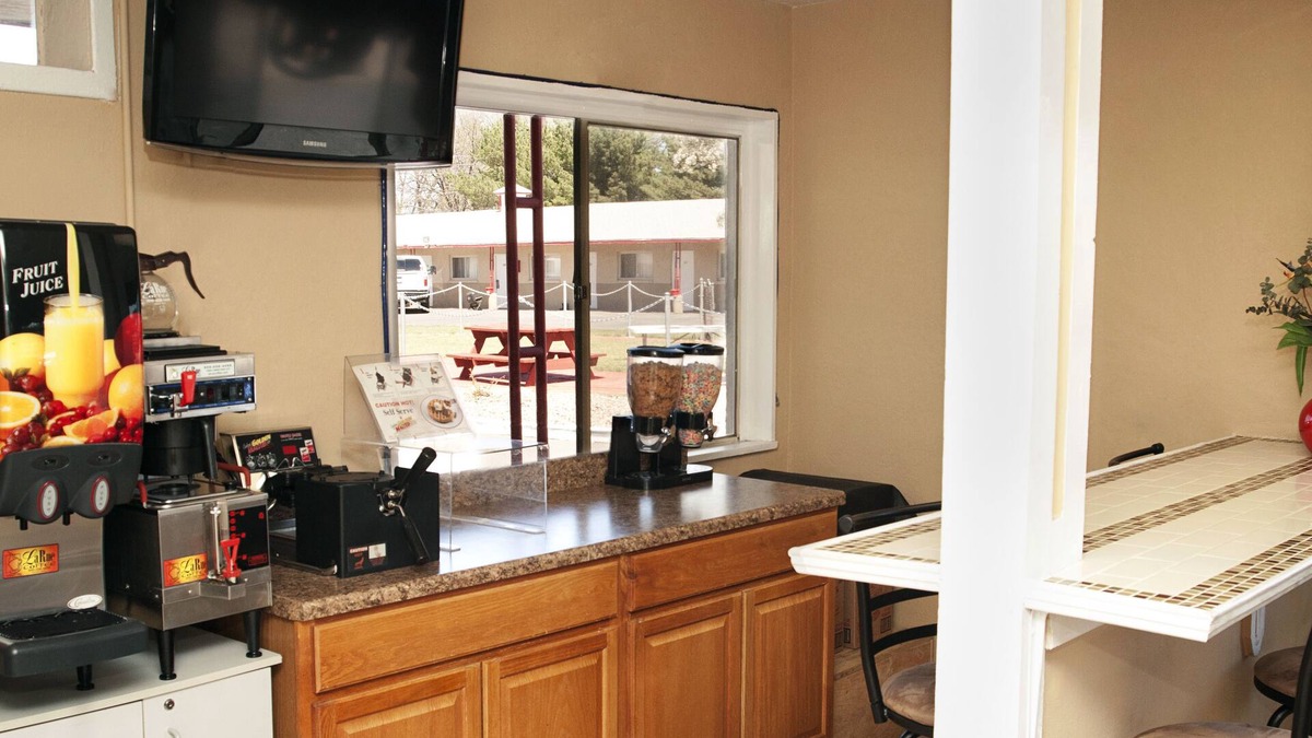 Colby Hotel | Budget Inn and Suites Colby