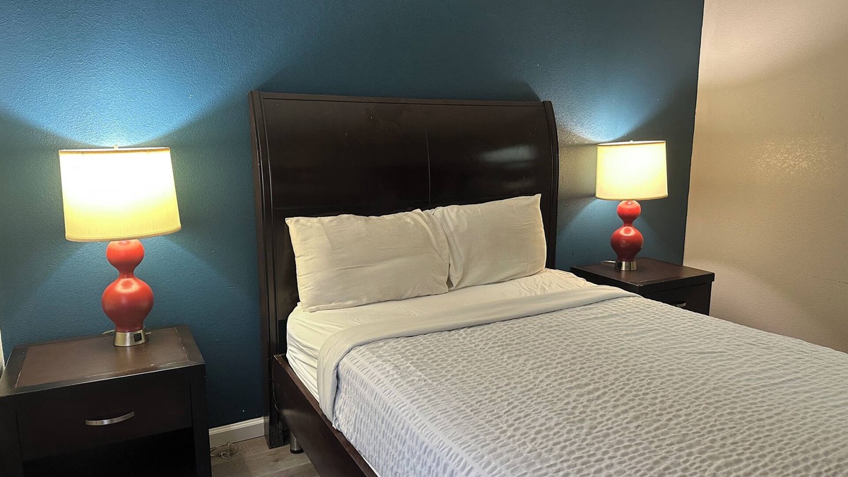 Barnesville Hotel | Budget Inn, Hwy 41