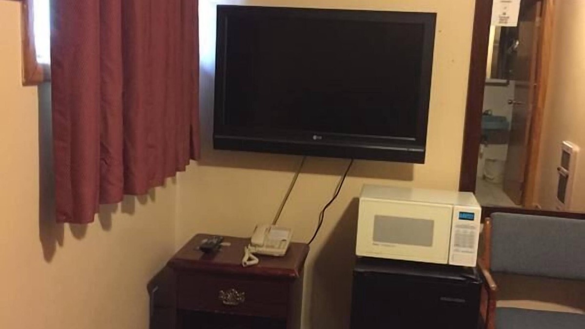 Cambridge Hotel | Budget Inn