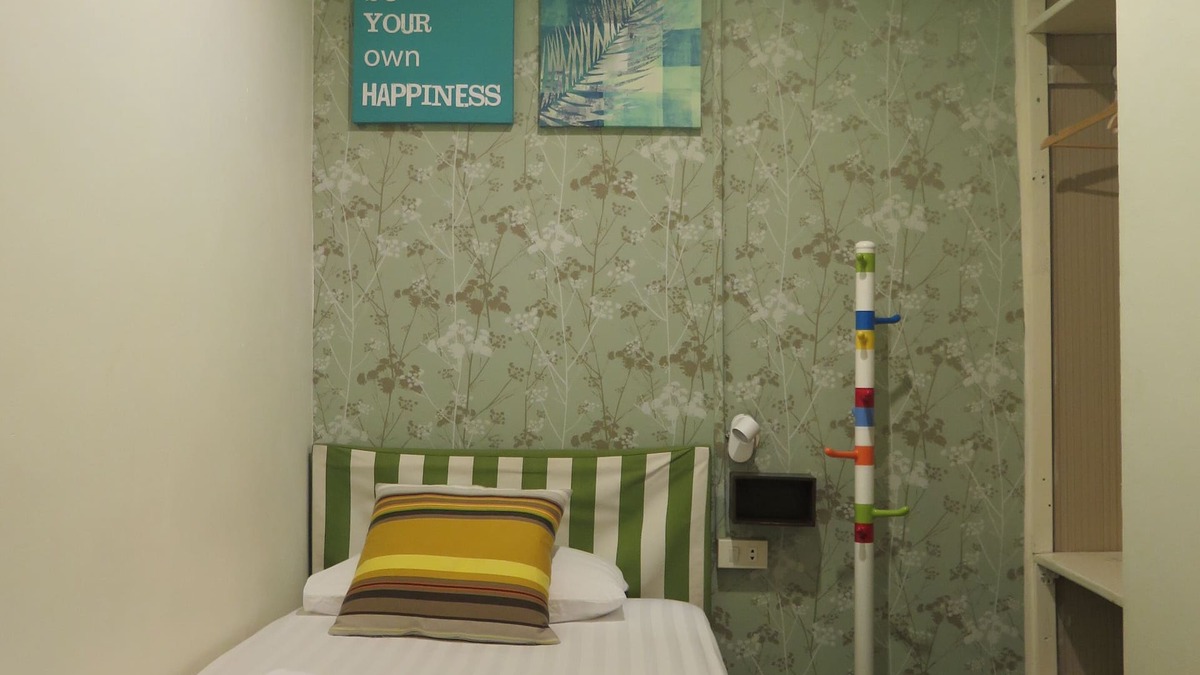 Bang Rak Bed & Breakfast | Budget Single Private in Center of Silom