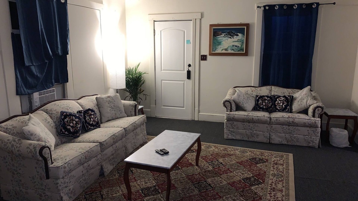 Charlton Heights House | Budget Spacious townhome with Gigabit Internet