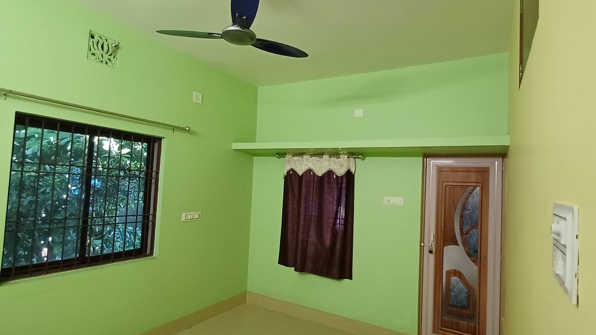 Cuttack House | Budget stay by a serene lake,enjoy nature’s charm just steps away.All amenities.