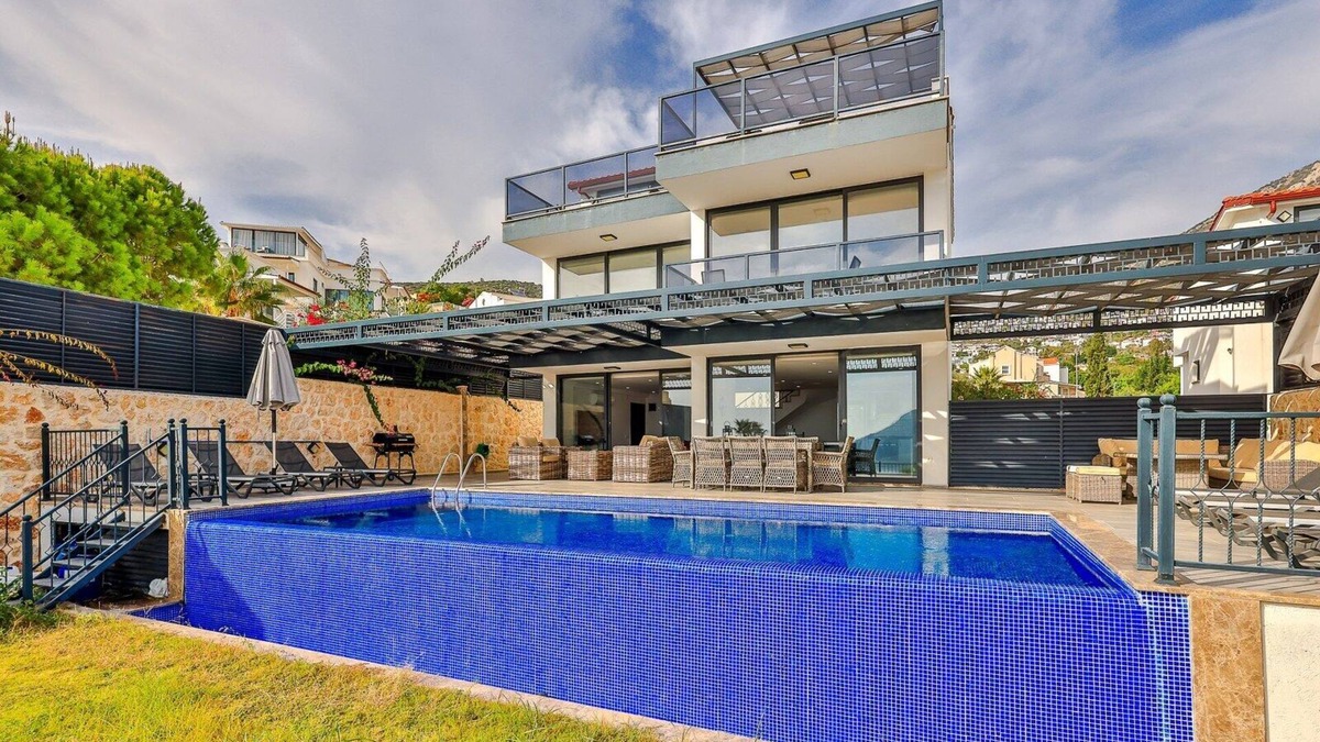 Kalkan Villa | Budget villa for 10, views, pool, table tennis, perfect central location