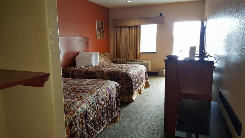 Hearne Hotel | Budgetel Inn and Suites