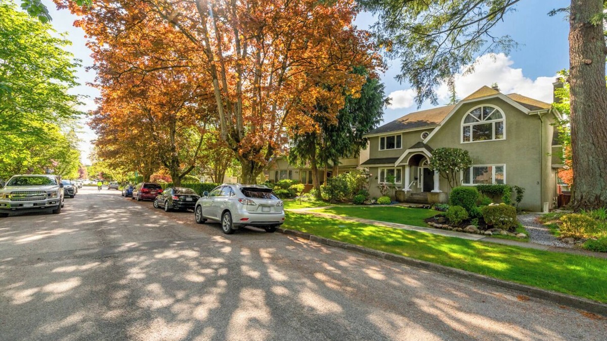 West Side House | BudgetWise Basement near Airport, UBC, Downtown in Vancouver