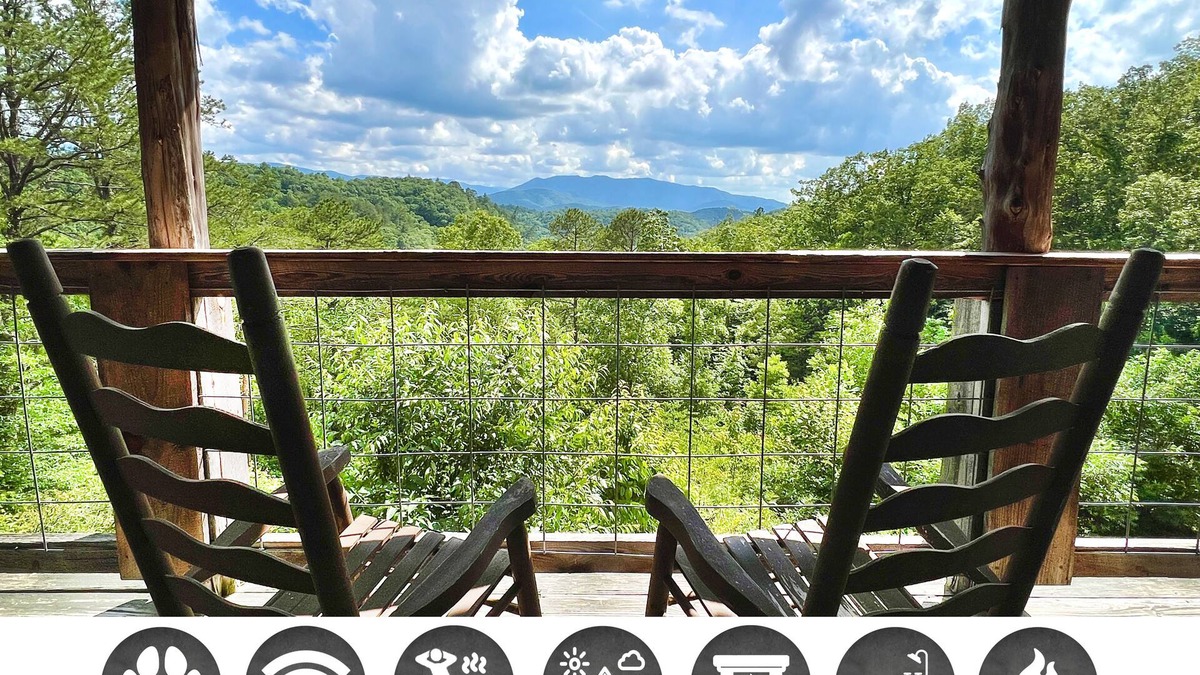 Townsend Cabin | Budro's Bungalow: Pet Friendly, Free Attraction Tickets, Mtn View, Hot Tub & 5 Min to National Park