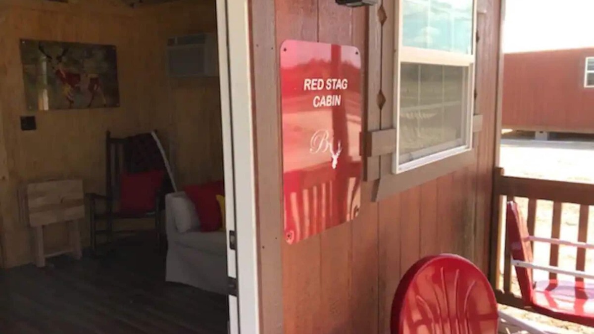 Evant Cabin | Buena Vista Wildlife Safari- Red Stag Cabin