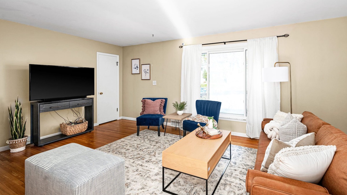 Kenwood House | Buffalo Bliss - near Universities and natural areas-Large deck and backyard