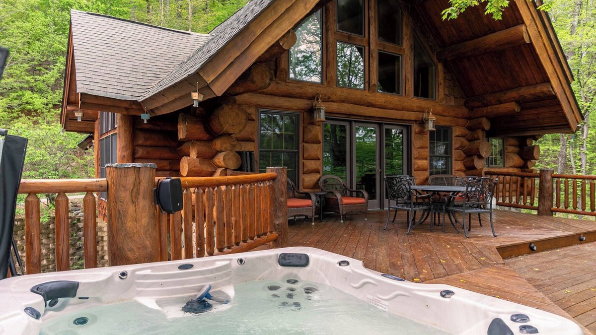 Creston House | Buffalo Creek Lodge - Private home on 12 acres. Stunning views, hiking trails, hot tub, pool table!