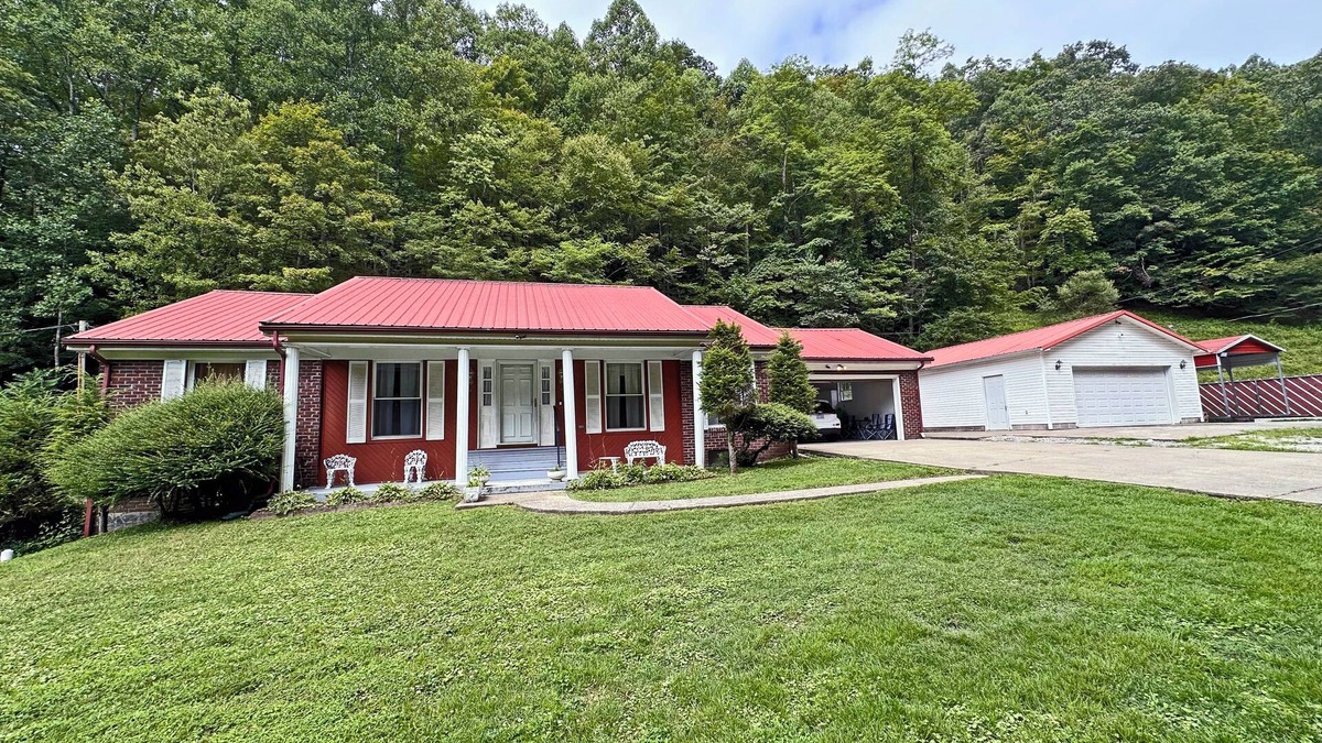 Williamson House | Buffalo Playhouse w/game room. Easy trail access, Direct Trail Access