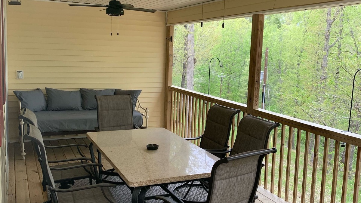 Jasper House | Buffalo River Getaway! Cozy home outside of Jasper. Floating and hiking near by!