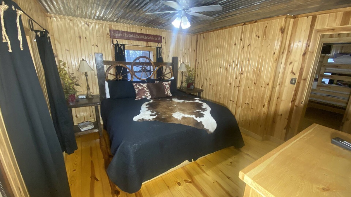 Saint Joe Cabin | Buffalo River Log Cabin🏠🐴