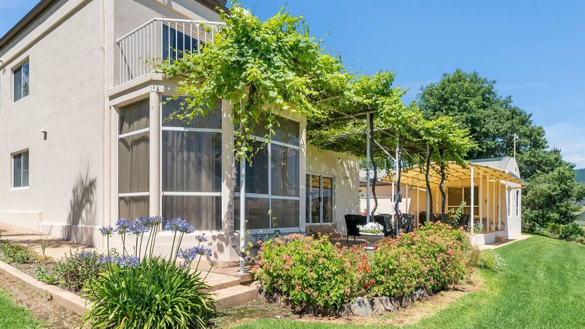 Merriang House | Buffalo River Retreat - 5 Bedroom