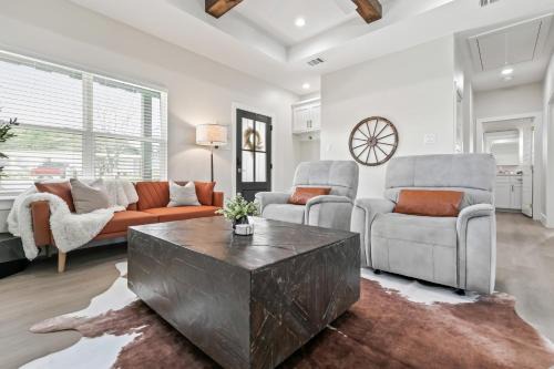 Granbury House | Buffalo Run Retreat, Family Friendly, Sleeps 6