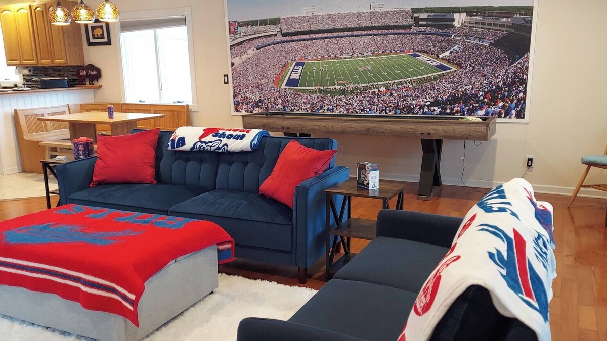 Spring Brook House | BuffaLove House with Huge yard, Games and Centrally Located!