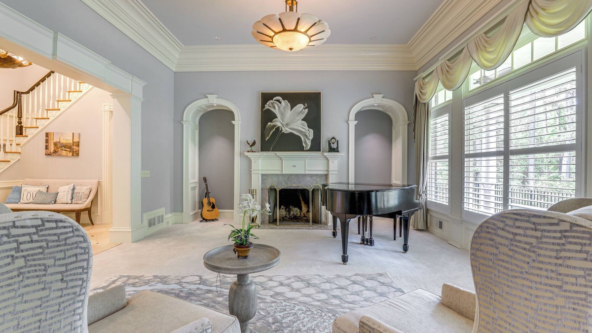 Buford House | Buford Mansion w/Pool ~ 14 Mi to Lake Lanier