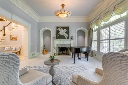 Buford House | Buford Mansion with Pool about 14 Mi to Lake Lanier