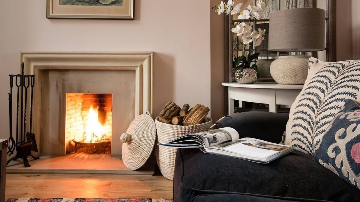Leitholm Cottage | BUGHTRIG COTTAGE - sleeps 4 guests in 2 bedrooms