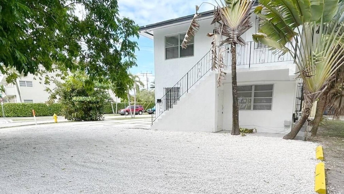 Coral Way Resort | Building next to CocoWalk & Brickell