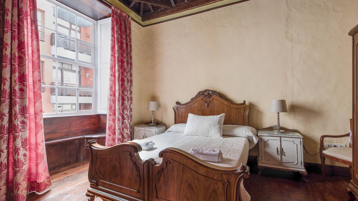 Historical Center Apartment | Building of old construction "La Vicaria" in a Superb Location in La Laguna with Terrace & WiFi