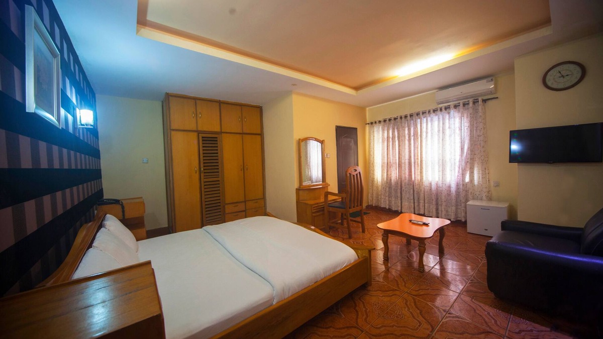 Gwarinpa Estate Apartment | Building with easy access, furnished, air-conditioning,24-hour room service.
