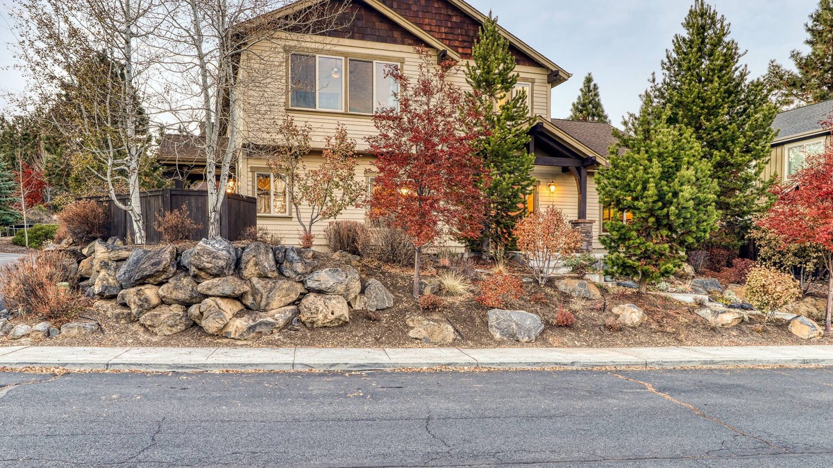 Sagewood House | Built 4 Fun - Hot Tub, Wifi, Westside on the way to Mt Bachelor