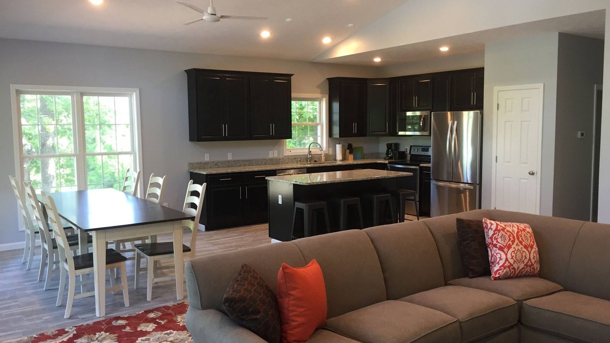 Grand Rivers House | Built in 2017 - 4 BR/3 BA Lakeview in Grand Rivers - The Only City on Both Lakes