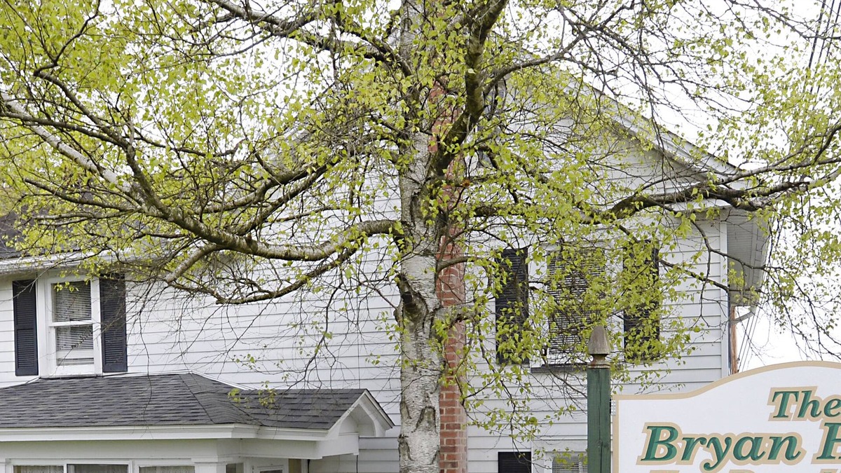James Creek House | Built in the 1850's, this home has a big story to tell!nBoat park. avail.