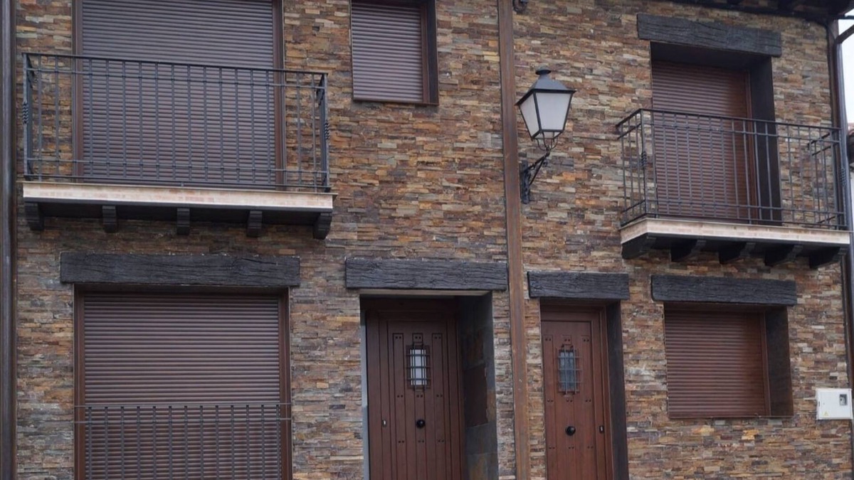 Buitrago del Lozoya Apartment | Buitrago Old Bridge ENCINA HOUSE