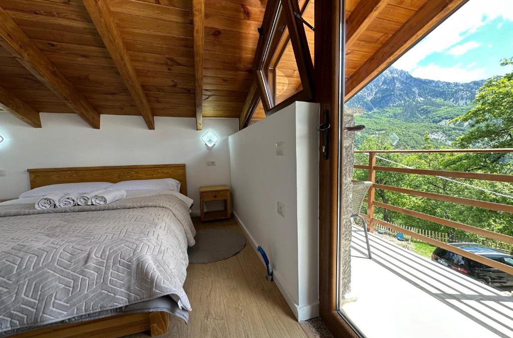 Shale House | Bujtina Carku