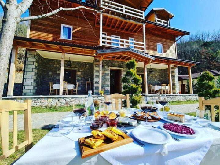 Lezhe House | Bujtina Dini