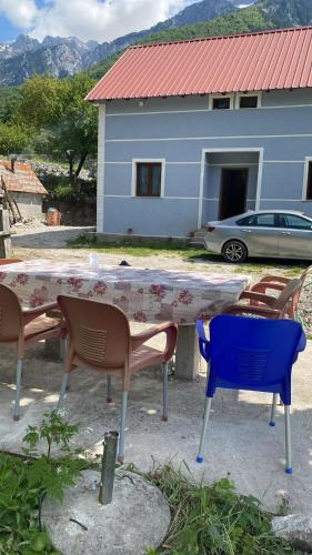 Shale Bed & Breakfast | Bujtina OKOLI