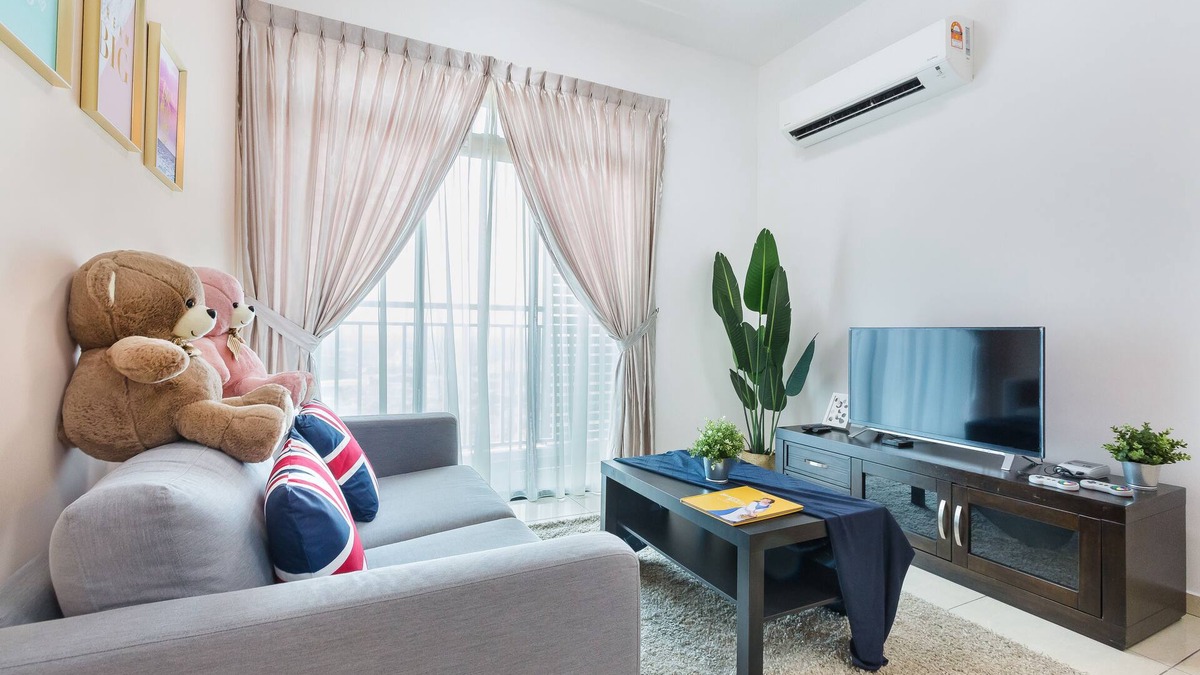 Bukit Indah Apartment | [Bukit Indah] Aeon Jusco Near Tuas Wifi 4-5 Pax