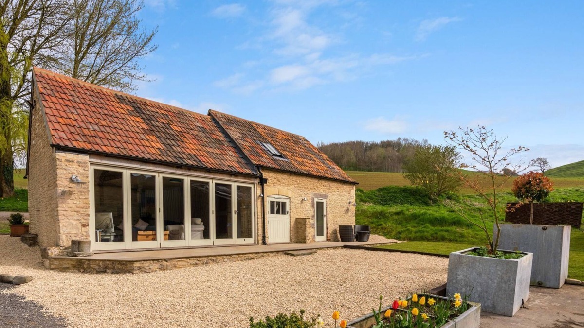 Dyrham Cottage | Bull Pen - sleeps 2 guests in 1 bedroom