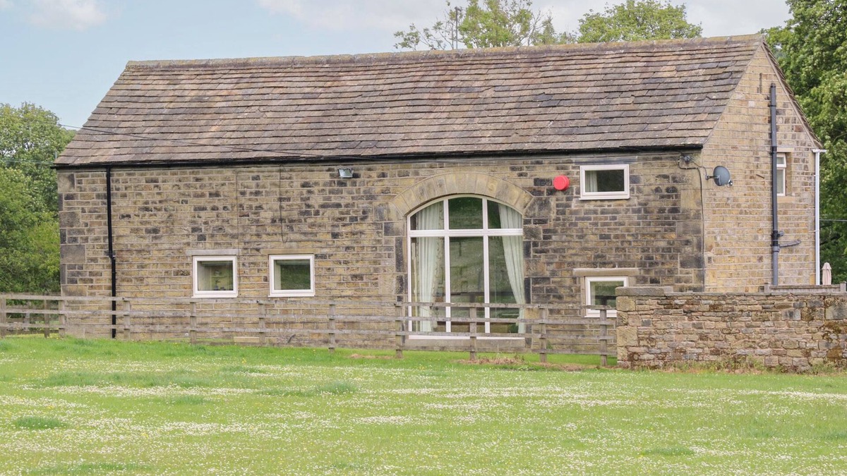 Millhouse Green Cottage | BULLACE BARN, pet friendly, with a garden in Millhouse Green