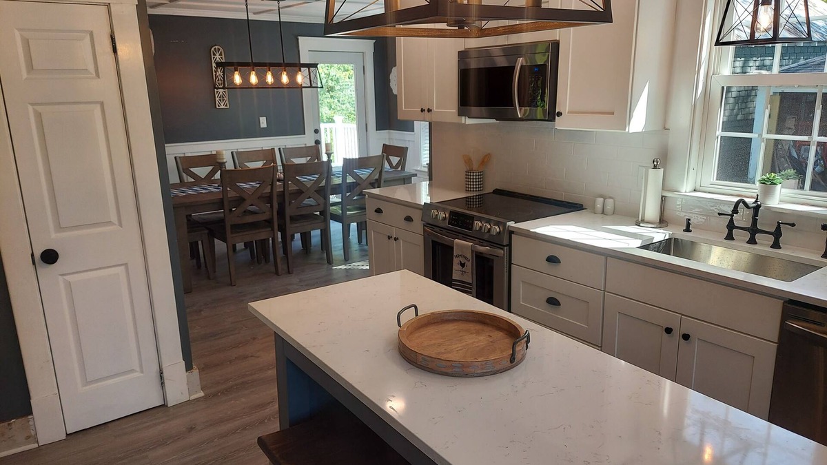 North Berwick House | Bullseye modern farm house 15 minutes to Ogunquit.n