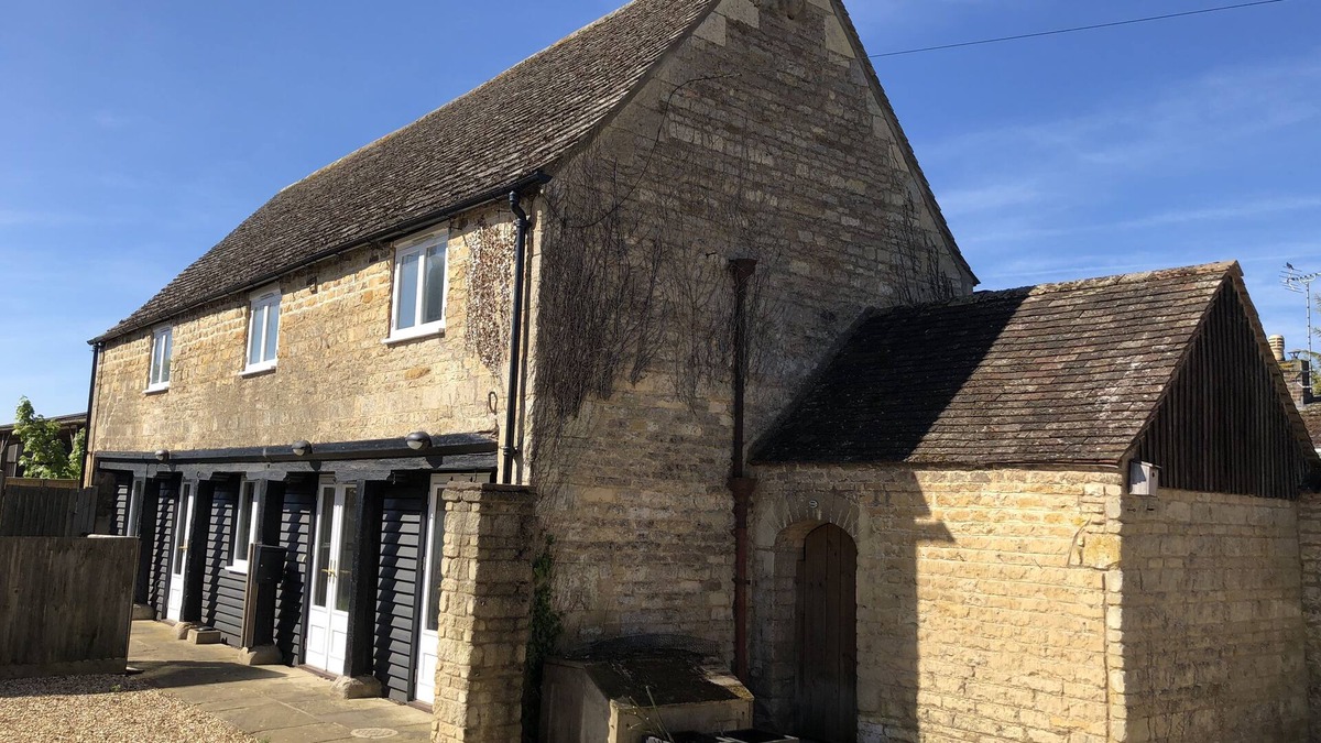 Stamford House | Bumble Bee Barn holiday let is available for self catering for up to 5 people.