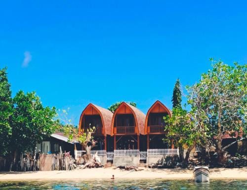 Bunaken Resort | Bunaken 18 Diving Resort and Cafe